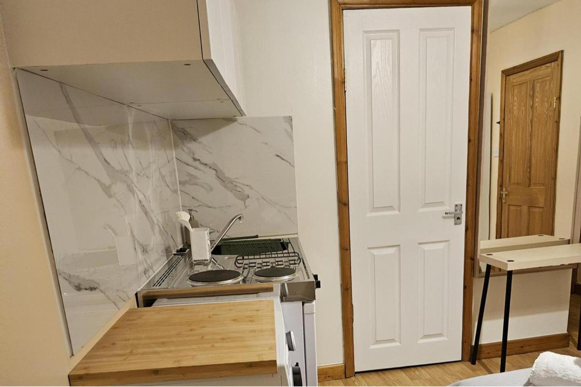 Cockfosters - - Sleeps 3 - Near Underground Appartamento Londra