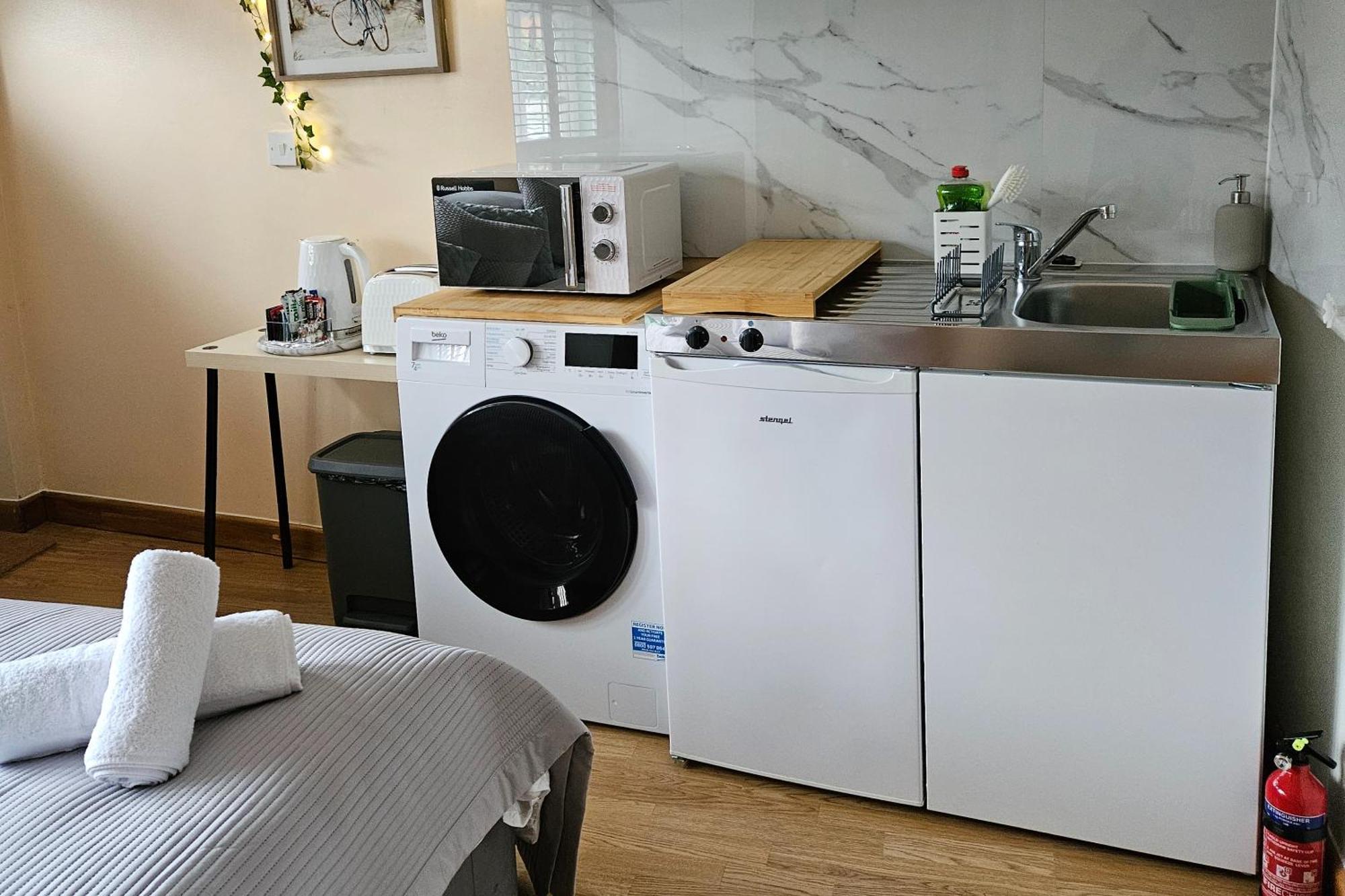 Cockfosters - - Sleeps 3 - Near Underground Appartamento