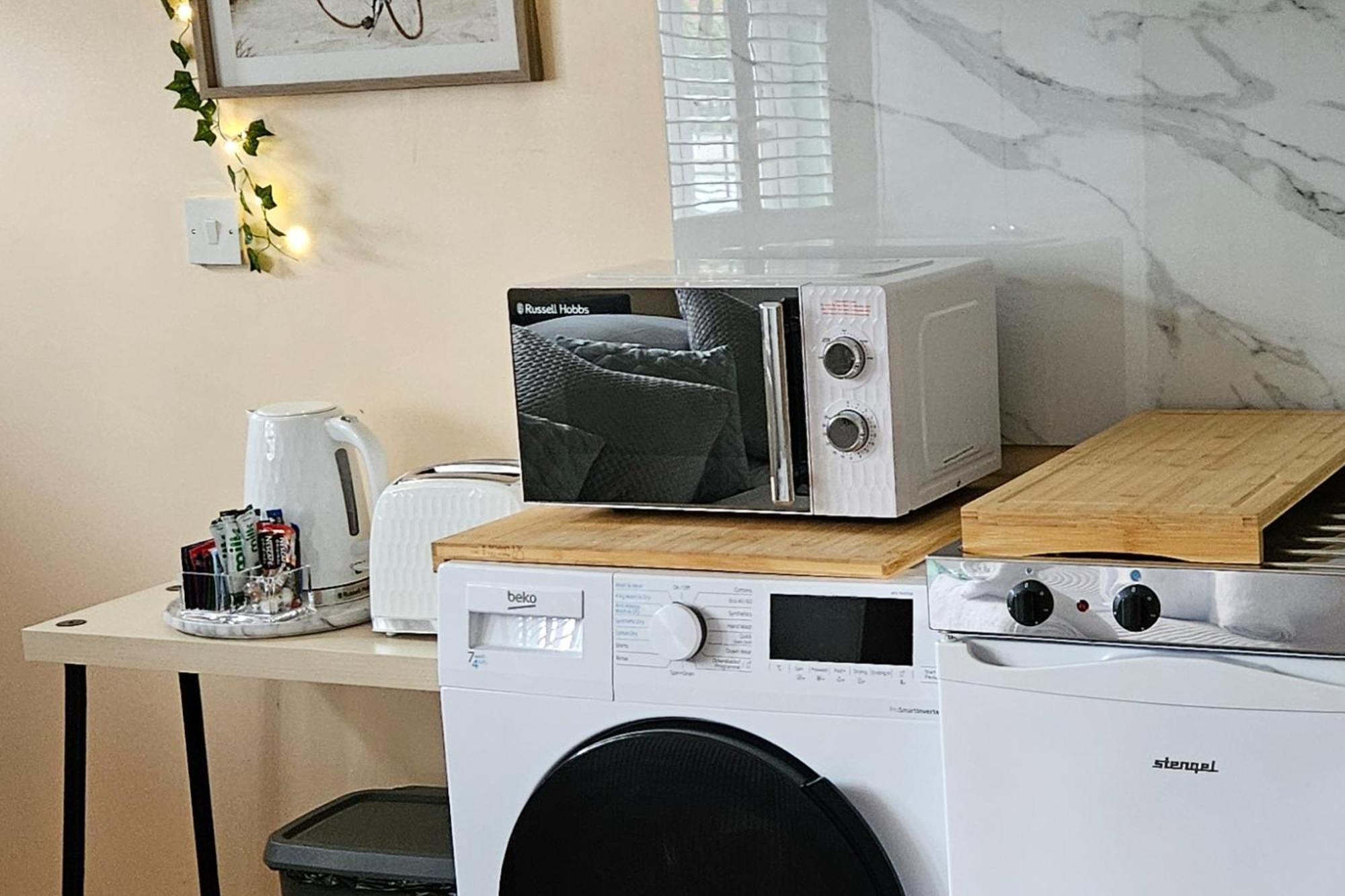 Cockfosters - - Sleeps 3 - Near Underground *