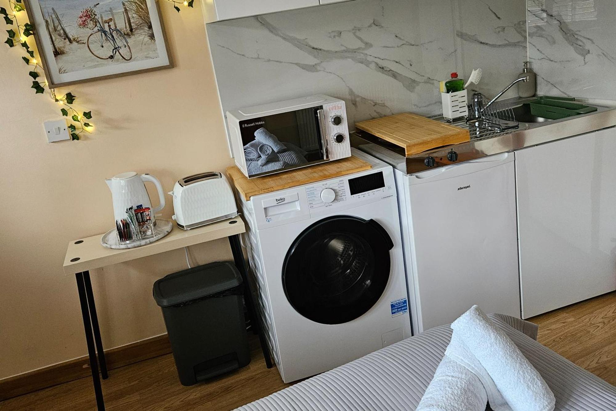 Cockfosters - - Sleeps 3 - Near Underground Londra