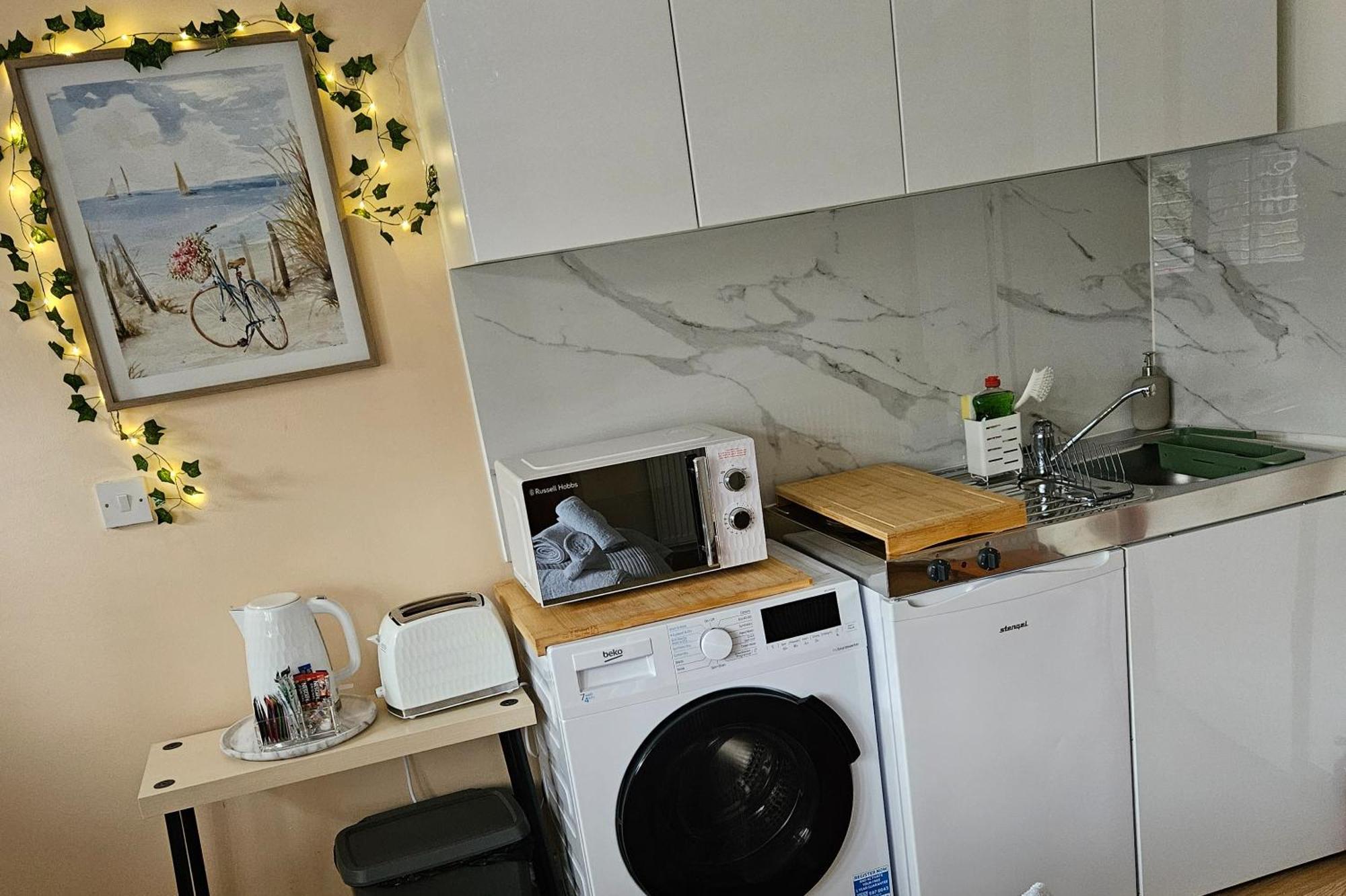 Apartment Cockfosters - - Sleeps 3 - Near Underground *