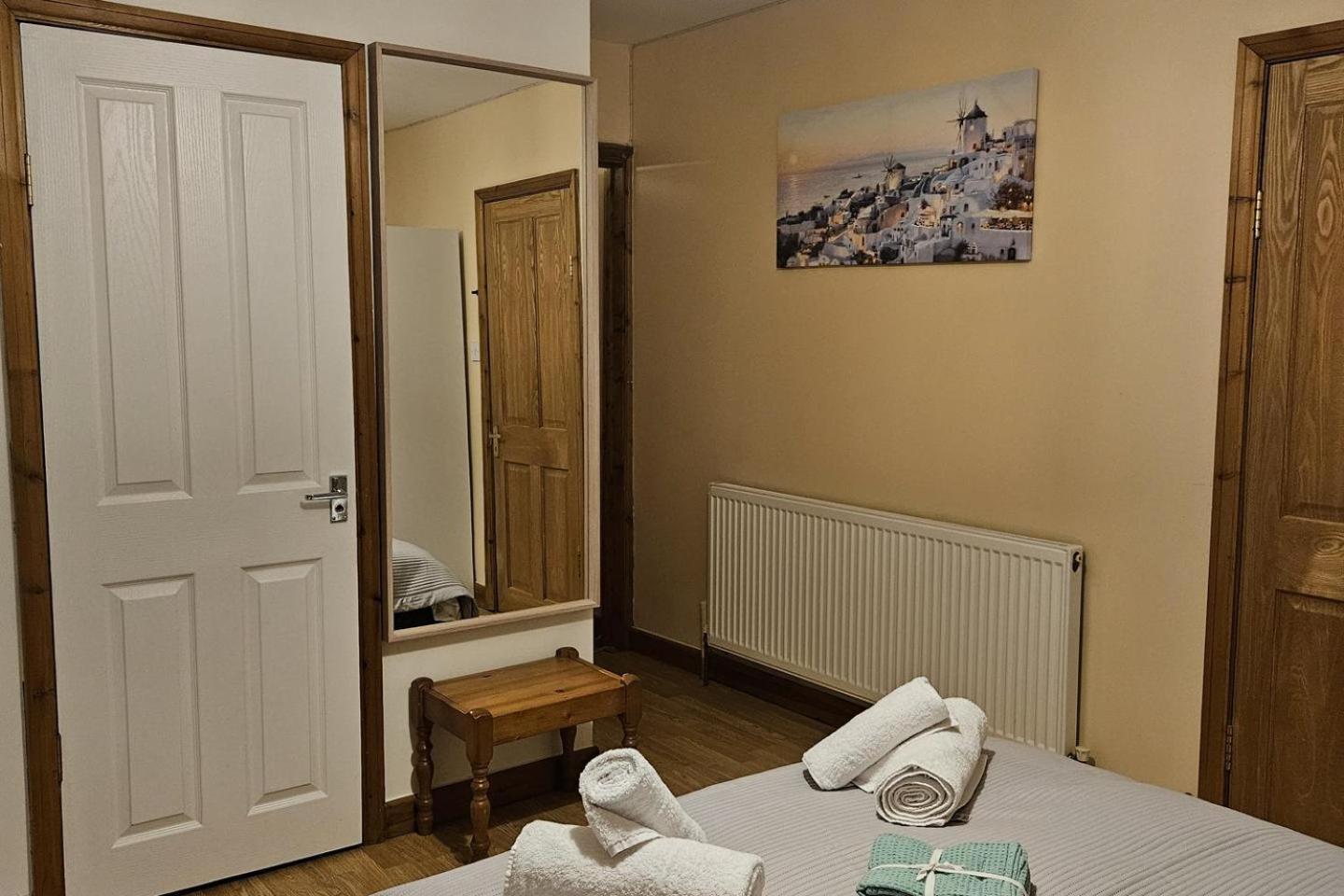 Apartment Cockfosters - - Sleeps 3 - Near Underground London