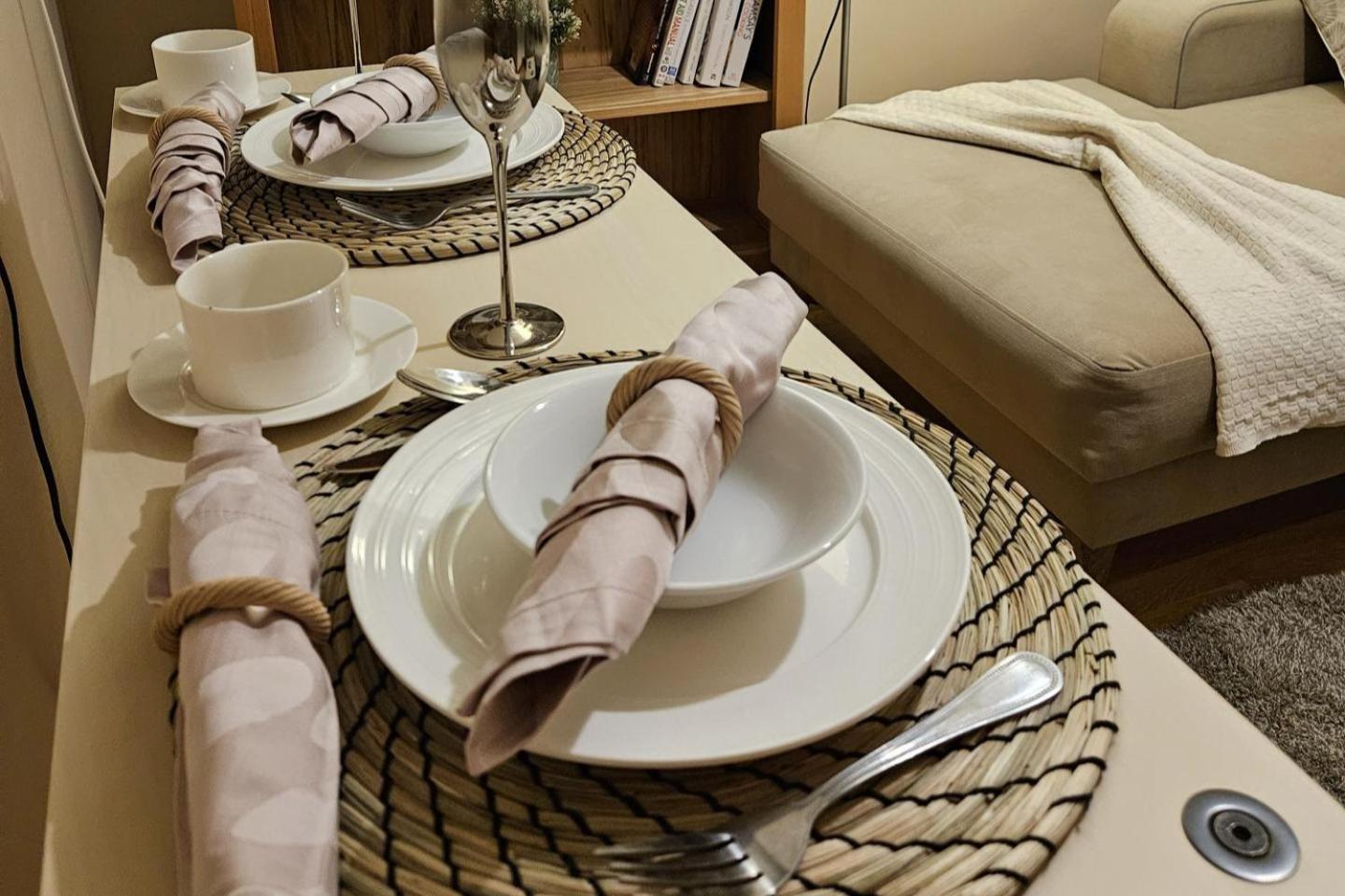 Cockfosters - - Sleeps 3 - Near Underground Apartment