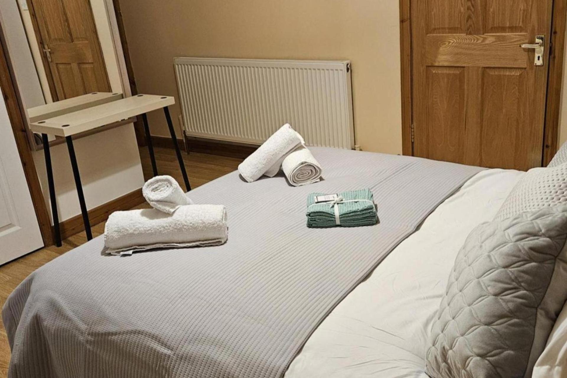 Cockfosters - - Sleeps 3 - Near Underground *